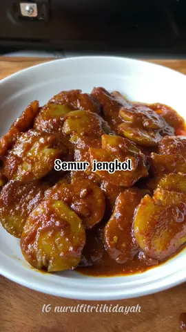 [save aja dulu] semur jengkol favorit aku 🥰 Bahan - jengkol 250 gram - bawang merah 5 - bawang putih 4 - cabe rawit merah 5 - cabe merah keriting 8 - kunyit sejempol - jahe sejempol - kemiri 3 butir - ketumbar bubuk 1/2 sdm - kecap manis 6-7 sdm - santam 1/2 bungkus - garam - kaldu bubuk - lada - gula merah #fyp #semurjengkol #jengkol #masak #masakdirumah #masakansimple #masakanrumahan 