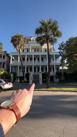 The hauntings of the Battery Carriage House 💀 Follow for more myths, facts & stories you’ve never heard about Charleston, SC🍍 #charleston #haunted #ghost #explore #tour #history 