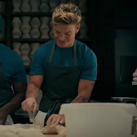 this show’s whole marketing is just hot line cooks and i respect it. #fyp #fypシ #thebear #jeremyallenwhite #jeremyallenwhiteedit #willpoulter #willpoulteredit #lipgallagher #chef #parati 
