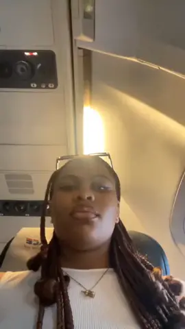 😭😭🤣 • Nigerians fired hot prayers to God as they experienced serious turbulence on a flight from Uyo to Lagos.   @lindaikejiblogofficial