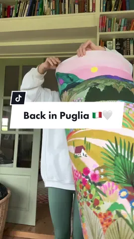Back in Puglia!!! Almost time to get marriedddd 🇮🇹🫶🏼 #italy #largepainting #wallart #artistsoftiktok #arttok 