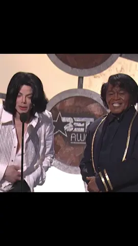 In honor of #BETAwards weekend, here’s a throwback moment when the King of Pop, Michael Jackson presented the King of Soul, James Brown the Lifetime Achievement Award at the 2003 BET Awards. #michaeljackson #fypシ #foryou #explore #betawards #2000sthrowback #2003 #blackculture #jamesbrown #blackmusicmonth #kingofpop 