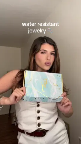water resistant jewelry for pool + beach days from @ELLIE VAIL JEWELRY 🫧 #summerjewelry #jewelry #unboxing #OOTD #outfit #summeroutfit #summeroutfits #coordset 