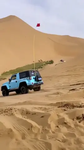 BJ40 4X4 with beautiful sister in the desert - #chinaoda #offroad #car