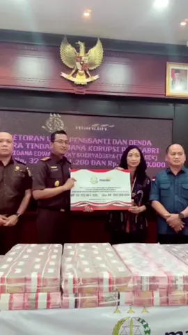 Kejari Jaktim melaksanakan giat penyetoran uang pengganti dan denda perkara tindak pidana korupsi PT.ASABRI atas nama terpidana Edward Seky Soeryadjaya(Tjia Han Sek) sebesar Rp.32.721.491.209,- dan Rp.300.000.000,- #kejaksaanri #kejaksaanagung #kejaksaantinggidkijakarta #kejaksaannegerijakartatimur #Puspenkum #pidsus