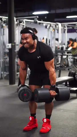 Im at the gym to grow muscle at the upmost intensity.  Don’t care about anything else 😈 @C4 Energy Ultimate hits different  #c4partner  #gymrat #gymmotivation #lightweight #workoutmotivation #hardstyle #GymLife 