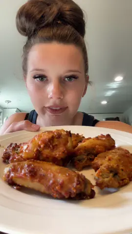 Chickeb wings 🤤   #fyp #fypシ #viral #eatingsounds #eatingshow #letseattogether 