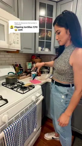 Replying to @Giovanne Hernandez   My mom taught me better. 🤷🏻‍♀️ #latina #latinaproblems #tortilla #tortillaflip #latinohousehold 