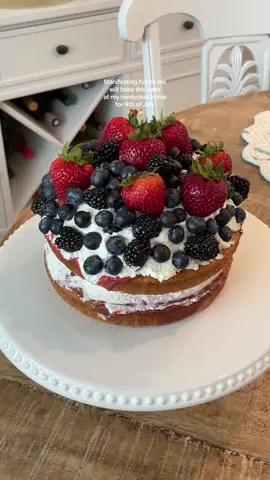 I hope you like berries on your cake ✨🍓🍰 #cake #cakedecorating #summervibes #4thofjuly #summerbaking #baking #bakingrecipe #cakerecipe 