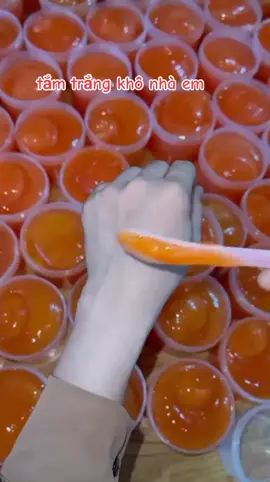 TẮM TRẮNG KHÔ KHỬ THÂM lên tông đều màu da  👉 hàng xịn bao bật tông , hàng xịn màu cam đậm  🍒 hủ 500g ❗CÁCH XÀI ❗ Cách 1. Thoa dầy lên da 15phut đến 20p tắm sạch TUẦN XÀI 3 ĐẾN 4 LẦN. THOA LỚP DẦY PHẦN DA ĐEN THÂM NHIỀU Cách 2. Thoa lớp mỏng lên da chờ cho nó khô sau đó thoa kem lên ( xài mỗi ngày)  Cách 3.  Trộn chung vào kem một lượng vừa đủ HÀNG LOẠI 1. THƠM. TRẮNG ĐỀU MÀU DA #TắmTrắngKhô #TắmTrắngKhửThâm ================
