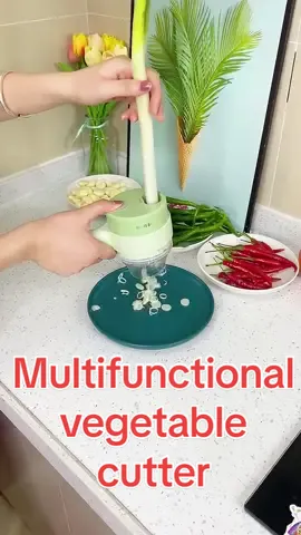 This electric multifunctional vegetable cutter is very labor-saving for automatic cutting!#shredder #Good things sharing#tiktok #fyp #foryou 