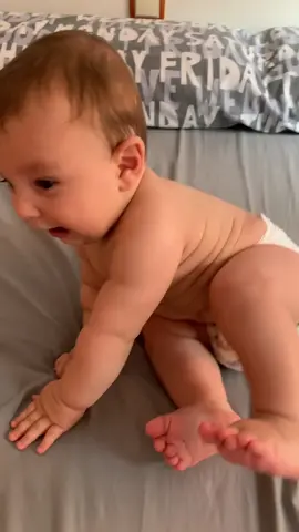 El último🤣🤣 #greenscreenvideo #uiiiiii #bebesentado #caidabebe #baby #babylove #babyboy #babytiktok #babys #madreprimeriza #madrejoven #bebeymami #mamisdetiktok #MomsofTikTok #wiiiiiiiiii #maternidad #maternidaddivertida 