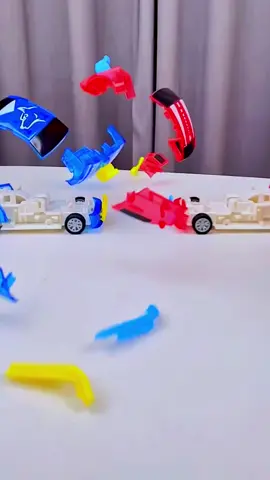 A car that splits apart in a collision.#tiktokmademebuyit #fyp #laruan 