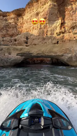 Visite des grottes en jet ski 😍🤩 #jetski #grotte #grutas #cavebenagil #cave #jetskivideos #jetskilife #yamahalife #portugal #locationjetskiportimao #tcjettour #vxho1800 #scooterdesmers #foryou #pourtoi #foryourpage 