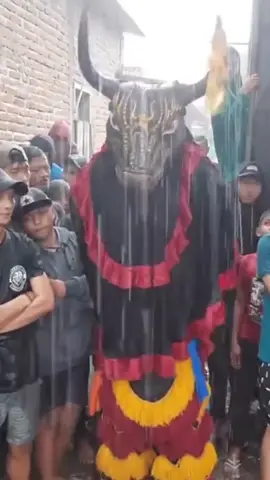 galaknya banteng legowo Putro mas cemet.sampai mana aja ni pencinta kesenian jaranan komen dong#bantengsuro #okezonoke3 #terbaru2023 #budayajawa #budayajawi #jaranantiktokfyp #kesenianjaranan #anakrantautangguh #jarananindonesia♥️👺👹 #indonesiaku_tercinta 