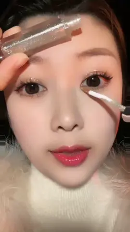 Nhũ mắt kim tuyến dạng lỏng lấp lánh #xuhuong #makeup #nhumat #lapland #reviewlamdep💔💔💔🍁nặng🍁 