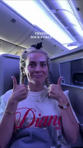 @monet mcmichael 🤍 you’re a genius and the socks slayed✨👏🏼🤭😚 #dayinmylife #hairtok #heatlesscurls #sockcurls #fyp #MomsofTikTok #youngmom #heatlesshairstyles #travelwithme #vacation #LifeHack #justgirlythings 