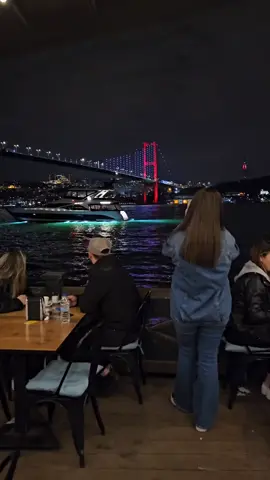 اجواء العيد صطنبول جسر 🌉المعلق... جماعت تركيا الكل يكتبلنا بتعليقات وين ساكنين يمكن نطلع جيران 🤎