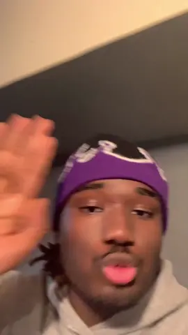 Then she finna ask me to sit down so she can take a pic for her business. Is you tryna sabotage yo shit??? #greenscreen #greenscreenvideo #locs #fyp