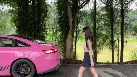 Màu hồng có làm anh xao xuyến #mercedes #thegioixe #mesieuxe #sieuxe #congailaixe 