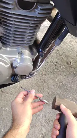 Dica simples para tirar vareta de óleo da moto ! #foryou #dicasdemotos #motocycle #foryoupage #moto #Dicas #motociclista #fy #fyp 