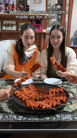 Sotteok Sotteok (소떡소떡) is a popular Korean street food or snack consisting of skewered and fried rice cakes + Vienna sausages, deliciously glazed with a sweet & spicy Gochujang sauce 🌶️ Our Grandma recommends using Gochujang paste from Sempio! Full recipe below 🥰 Servings: 5 skewers • 20 vegan Vienna sausages (4 per skewer) • 20 tteokbokki rice cakes (4 per skewer) • Oil for frying • 1 tbsp Sempio Gochujang • 2 tbsp ketchup  • 1 tbsp Korean plum (maesil) extract  • 1 tbsp soy sauce • ½ tbsp vegan oyster sauce • 1 tbsp allulose sweetener • 1 tbsp rice syrup  • ½ tbsp minced garlic • 4 tbsp water • Garnish with sesame seeds (optional) #Sempio #Gochujang #GochujangPaste #ChiliPaste #KoreanFlavor #AmazonFinds #SempioPartner #Ad #koreanfood #vegan #tteok #tteokbokki #sotteok #sotteoksotteok #소떡소떡 #소떡 #소떡소떡만들기 #떡볶이 #떡볶이떡 #소시지 #koreangrandma #koreanmom #mukbang #cooking #food #asmr #asmrsounds #koreancooking #vegankoreanfood #veganfood #korean #fyp #FoodTok #foodtiktok #viral #whatieatinaday #한국음식 #할머니 #엄마 #먹방 #비건 #요리 #요리먹방 #3generations 