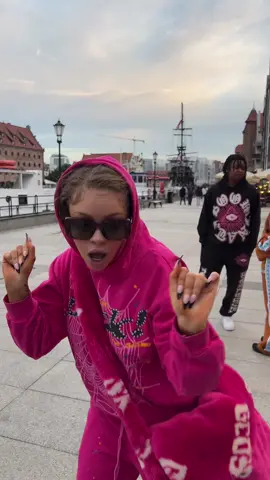 We in Poland but no wok @Brooklyn Nikole #fyp #poland #latto 