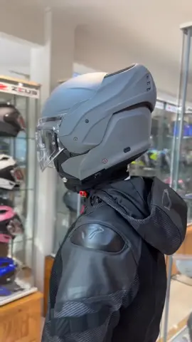 Airoh Mathisse helm flip-up 180° dari Italy ini sudah dilengkapi double visor dan antifog, serta lulus uji standar ECE22.06 terbaru dari United Nations.   Harganya Rp 5.800.000,- dan tersedia dalam ukuran M, L, XL dan XXL, Airoh Mathisse ini dapat dibeli di semua outlet Juragan Helm. Jaketnya keren juga kan? Namanya Macna Bradical. Asalnya dari Belanda. Harganya Rp 5.600.000,- dan tersedia ukuran S, M, L, XL, XXL, XXXL. Mau beli online? Bisa menghubungi kami di : • WhatsApp: 0815-1899-889 • Tokopedia : Juragan Helm ID • Shopee : Juragan Helm ID • Akulaku : Juragan Helm Please follow @macna_id dan @origin_indonesia 🙏 #airoh #airohmathisse #airohindonesia #helmtouring #helmflipup #helmmodular #italy