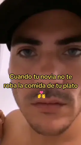 Jovani Vázquez Cuando tú novia no te pide la comida 👩‍❤️‍💋‍👨 #jovani #jovanivazquez #jv