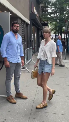casually running into Taylor Swift today in NYC #celeb #westvillage #taylorswift #erastour 