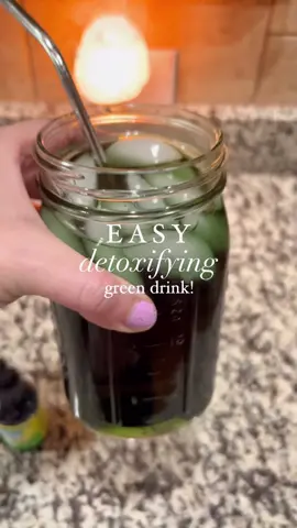 Guve your body an easy detox! I swear this does not taste as harsh as it looks🙌 Liquid Chlorophyll has so many health benefits- give it a try! #greendrink #bodydetox #detoxwater #healthyrecipes #detoxrecipe #viralhairtrend #healthygut #gutdetox 