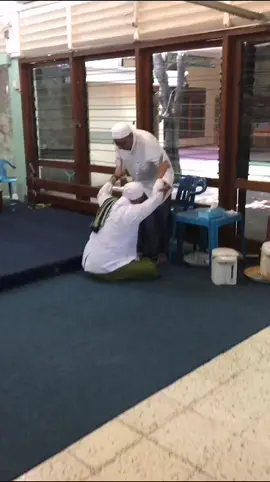kenangan indah bersama beliau kekasih wali waliulloh semoga surga tempat beliau bersama orang2 yg beliau cintai dan datuk beliau Rosululloh amiin