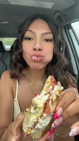 YALLL THIS BAGELLLL😫😫😫top 2 and it not 2!!!!!#bagel#baconeggandcheese#bagelmukbang#muckbang#muckbangeatingshow#eatingsounds#asmr#asmrsounds#foodsounds#foodasmr#viral#foodtiktok#Foodie#foodvideos#eating#eatwithme#nycbagels#nybagel#starbucks#starbucksdrinks#starbucksideas#breakfastideas  