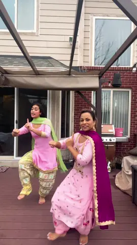 Cherry rang di ferrari ♥️@Khush 💃🏻 |bhangra & gidha| #momanddaughter #bhangrasong #punjabitrendingsong #cherryrangdiferrari #bhangrachallenge #gidhabhangra #punjabisuitlover #punjabimusic #indiantiktok #pakistanipunjabi #