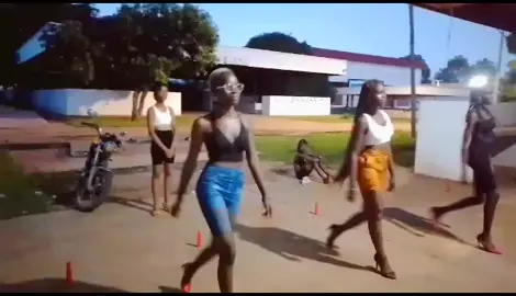 #tiktoktogo🇹🇬nigeriai🇧🇯🇬🇳🇫🇷🇬🇭🇮🇪 #fashioncotedivoire🇨🇮tiktok225 #trainingchallenge #Runway #mannequinat #topmodèlesahel2022