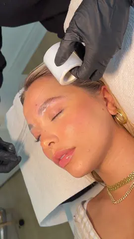 Brow lamination is my favorite beauty treatment! 😍 Enhancing and defining eyebrows like never before! #browlamination #browlaminationtutorial #browlaminationfybrows #browlaminationtraining #laminationbrows 