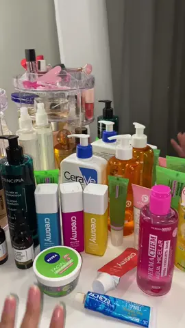 Tour pelos meus produtos de skincare! Não deu tempo de falar bem sobre cada, se quiserem saber sobre algum, me avisem nos comentários!  #tour #produtos #produtosskincare #skincare #skincarehacks #skincaretipsforyou #pele #pelesaudavel #peleoleosa #peleacneica #espinhas #tratamentoespinha #protetorsolar #autocuidado #meusprodutos #rotinanoturna #rotinadeskincare #parati #fy #fyp #foryou #viral #vaiprafy 