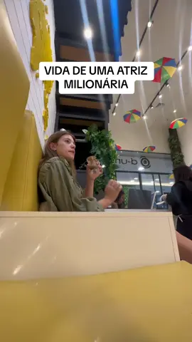 A madame passando por ai 