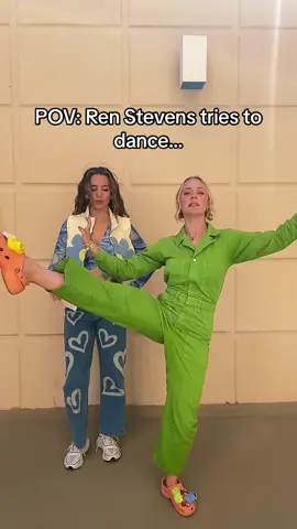 Thanks to @HappyKelli for being the best teacher…😬🕺🏼 #Vidcon2023 #evenstevens #tiktokvidcon #disneychannel #dance #choreography #fyp #foryou 