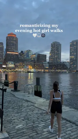 nothing more therapietic imo #hotgirlwalk #boston #dailywalk #romanticizeyourlife 