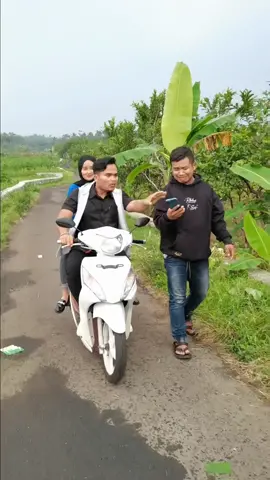 Kadal dibuayain..🤪 