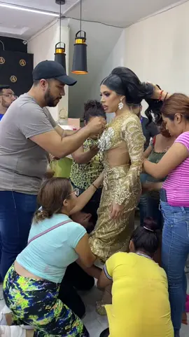 Un detras de camara de lo que fue la coronacion de @Yeri MUA #soporten #viral #yerimua 