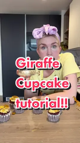 How ADORABLE are these giraffe cupcakes I made for my friends birthday!! 🥹🦒🦒 #birthdaycakes #caketrends #giraffesoftiktok #caketutorial 