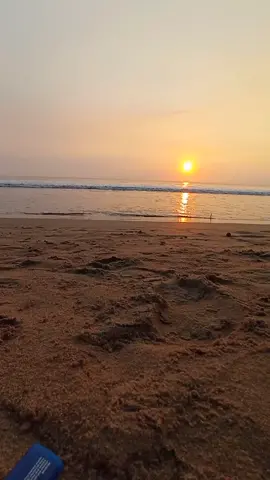 siapa tau ada yang mau mentahan senja🙏🏻🙏🏻 jangan lupa like kak#alam #fypシ #wisata #senja #pantaicarita 