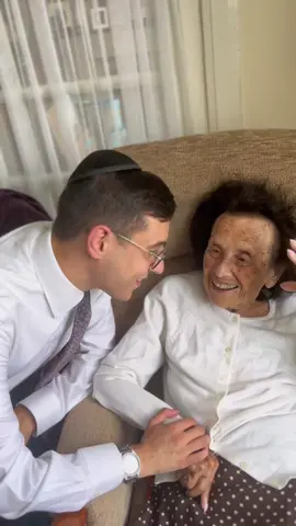 👋 Tiktok, Shabbat Shalom! Have a nice weekend ❤️ #holocaustsurvivor #99yearold #shabbat #greatgrandson #19yearold #family #shabbos #forjewtok #weekend 