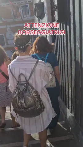 Attenzione pickpocket a venezia #pickpocket #attenzionepickpocket #attenzione #venezia #borseggiatrici