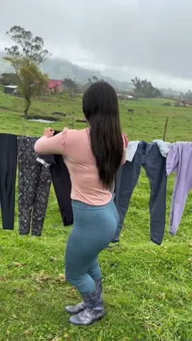 El hizo un mecanismo para colgar la ropa en segundos , sin ganchos ni pinzas 😱👌