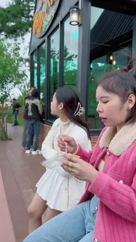 โดนไปโบกหนึ่ง😅😅@Jeraporn Bow Roypim @โอมแบบจัง @Nira_นิราพาพัง @Alice's PooPeaw 