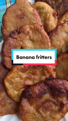 Banana fritters 🇯🇲 🇭🇹 2 bananes fruits bien mûres 2 c. à soupe de sucre vergeoise (brown sugar) 1 trait de rhum blanc 1 pincée de sel 1/2 c. à café  de cannelle et de noix de muscade 200 g de farine (mix sans gluten ou farine de blé) 200 ml d’eau Huile de cuisson #beignets #banane #bananafritters #jamaique #haiti #recettejamaicaine #recettehaitienne #caraibes #creolefood #cuisineantillaise #antilles #guadeloupe #martinique #vegetarien 