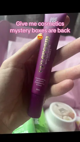 Give me cosmetics mystery boxes, insane value for money & a good way of trying the brand out 😍 All full sized items. #hair #care #skincare #antiaging #trending 